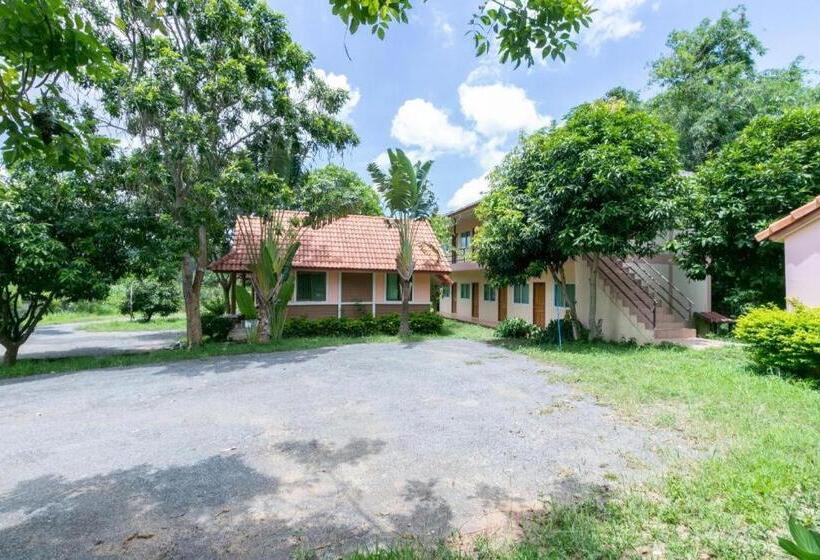 בית מלון כפרי Oyo 75317 Pintara Fahsai Resort