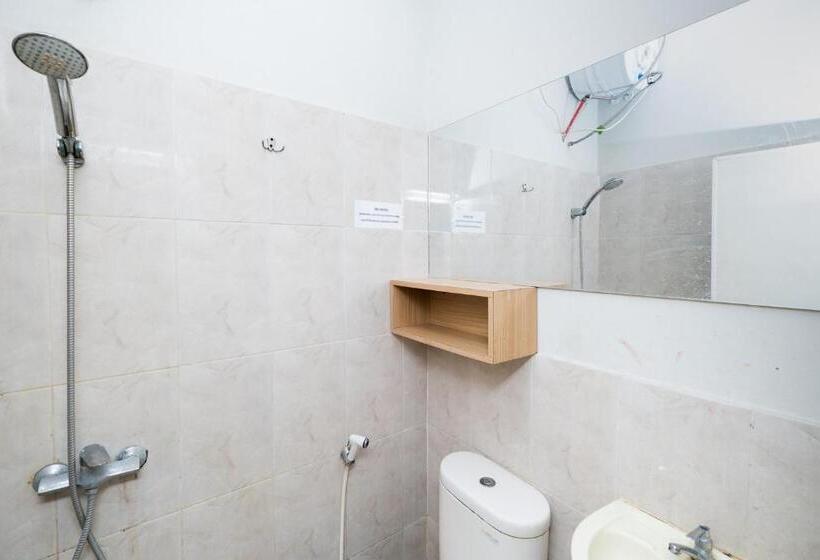 ホテル Reddoorz @ Darmo Surabaya