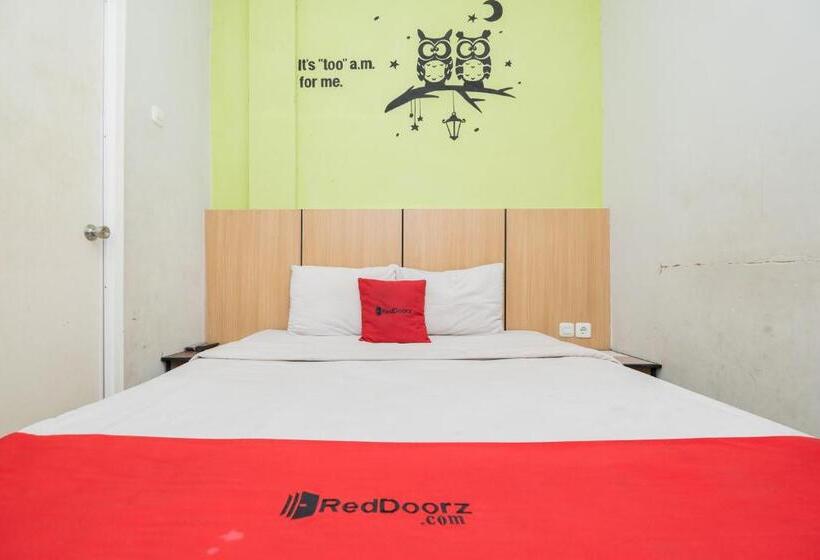 فندق Reddoorz @ Darmo Surabaya