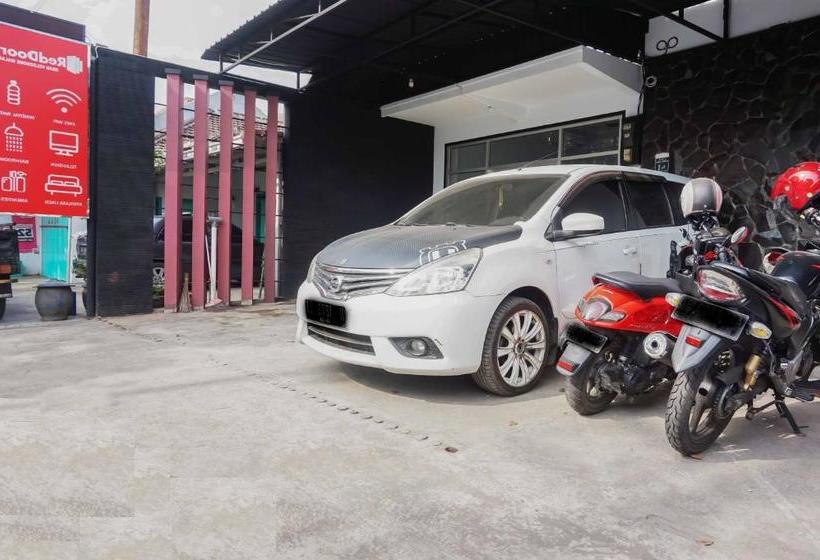 酒店 Reddoorz Near Velodrome Malang 2