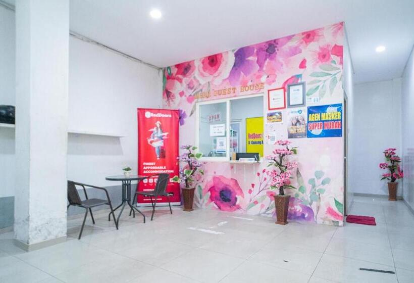 호텔 Reddoorz Plus At Merr Rungkut Jl Gunung Anyar