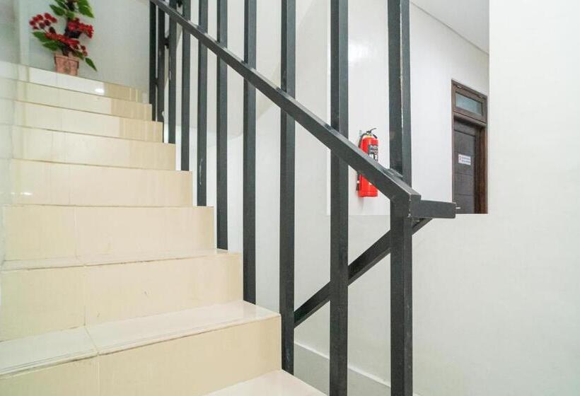 호텔 Reddoorz Plus At Merr Rungkut Jl Gunung Anyar