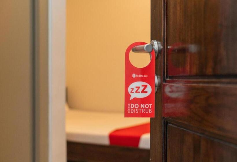 호텔 Reddoorz Plus At Merr Rungkut Jl Gunung Anyar