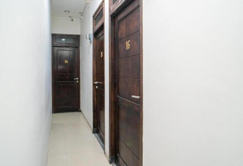 ホテル Reddoorz Plus At Merr Rungkut Jl Gunung Anyar