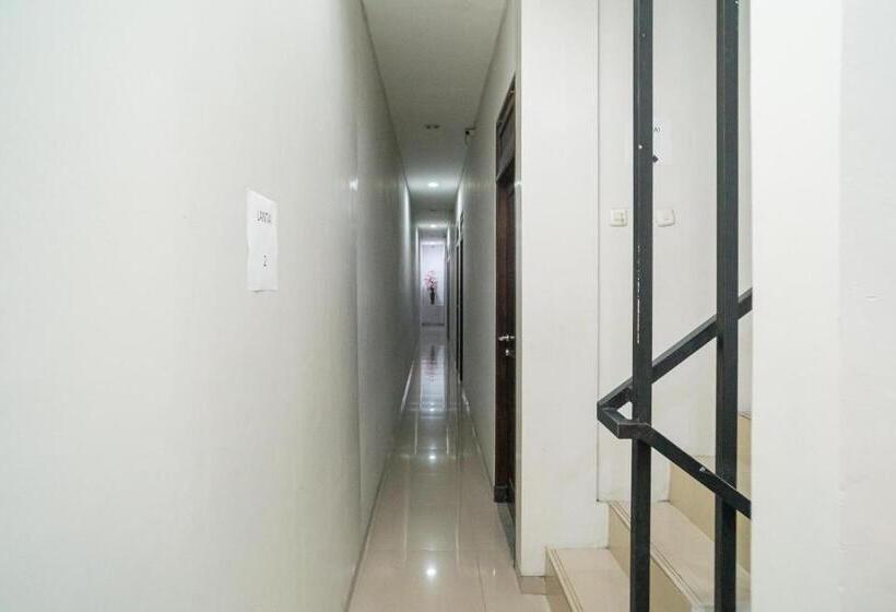 ホテル Reddoorz Plus At Merr Rungkut Jl Gunung Anyar