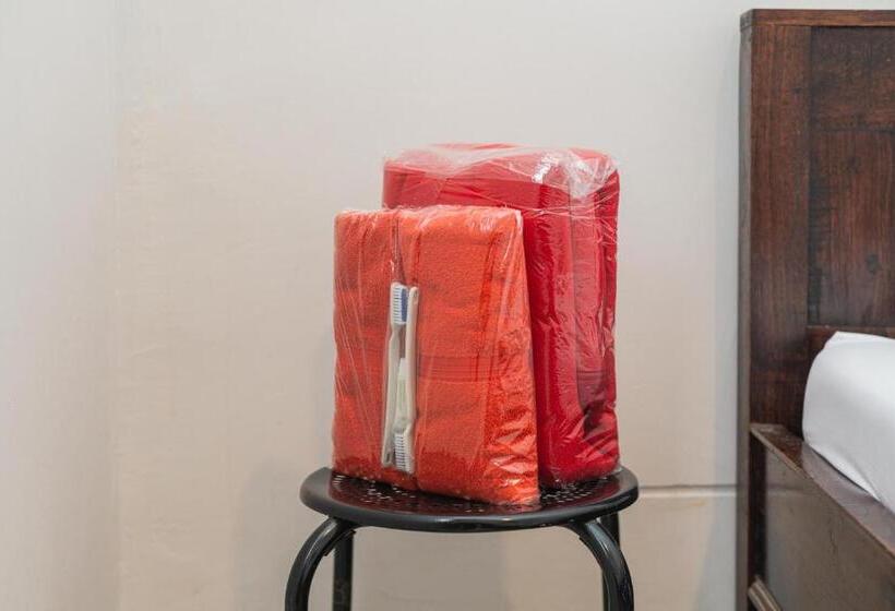 호텔 Reddoorz Plus At Merr Rungkut Jl Gunung Anyar