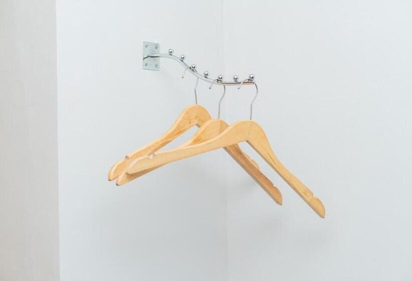 호텔 Reddoorz Plus At Merr Rungkut Jl Gunung Anyar