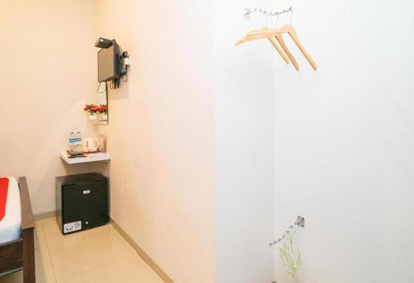 호텔 Reddoorz Plus At Merr Rungkut Jl Gunung Anyar