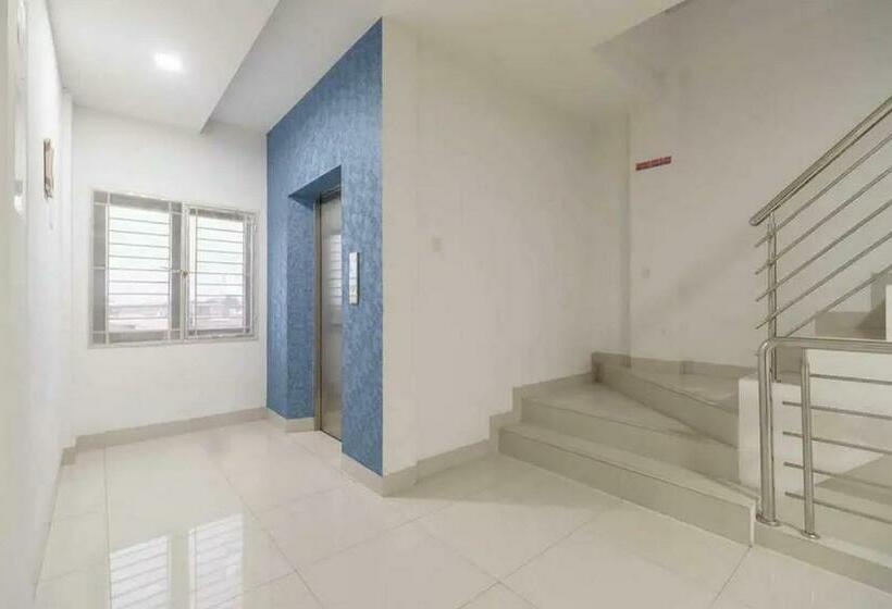 בית מלון כפרי Reddoorz Plus @ Cemara Asri Medan