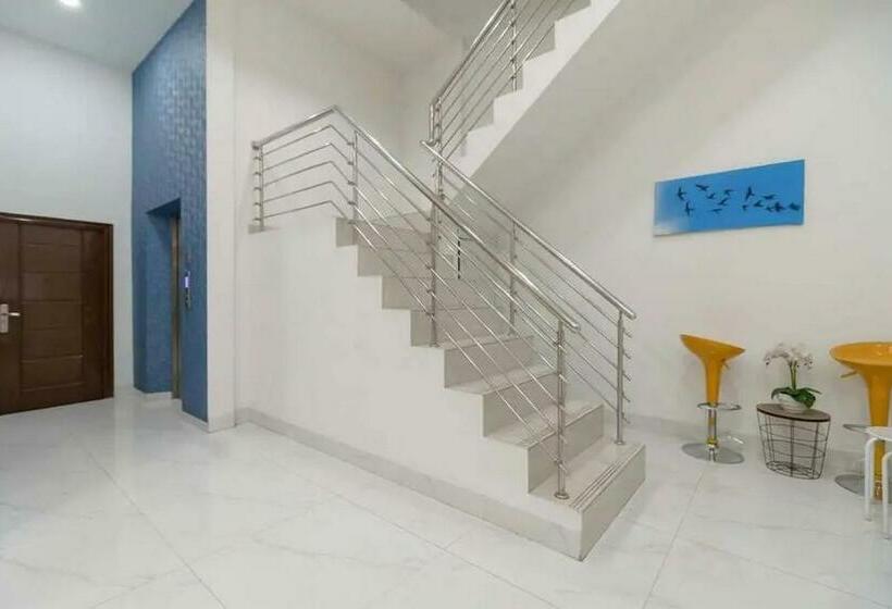 בית מלון כפרי Reddoorz Plus @ Cemara Asri Medan