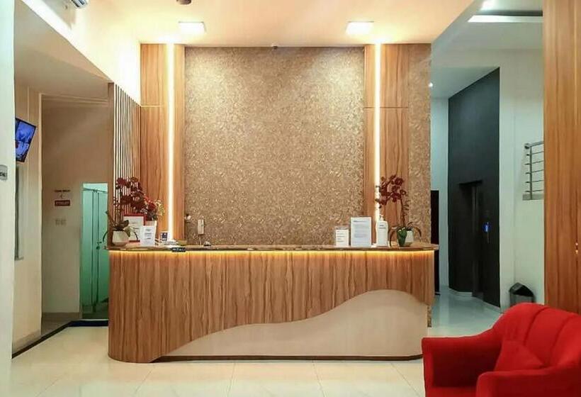 בית מלון כפרי Reddoorz Plus @ Cemara Asri Medan