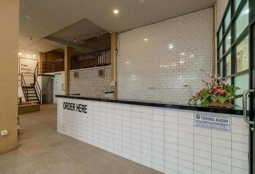 בית מלון כפרי Reddoorz Plus @ Cemara Asri Medan