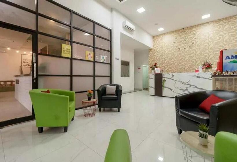 בית מלון כפרי Reddoorz Plus @ Cemara Asri Medan