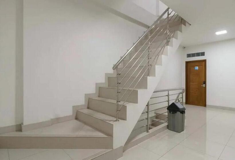 בית מלון כפרי Reddoorz Plus @ Cemara Asri Medan