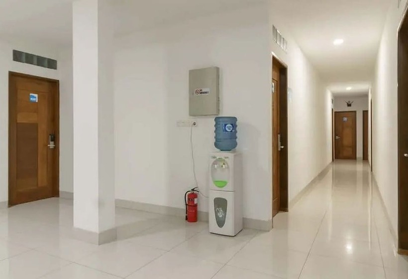 בית מלון כפרי Reddoorz Plus @ Cemara Asri Medan