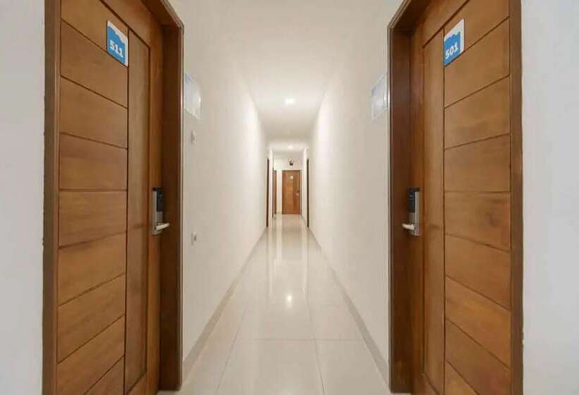 فندق Reddoorz Plus @ Cemara Asri Medan