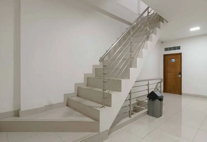 בית מלון כפרי Reddoorz Plus @ Cemara Asri Medan