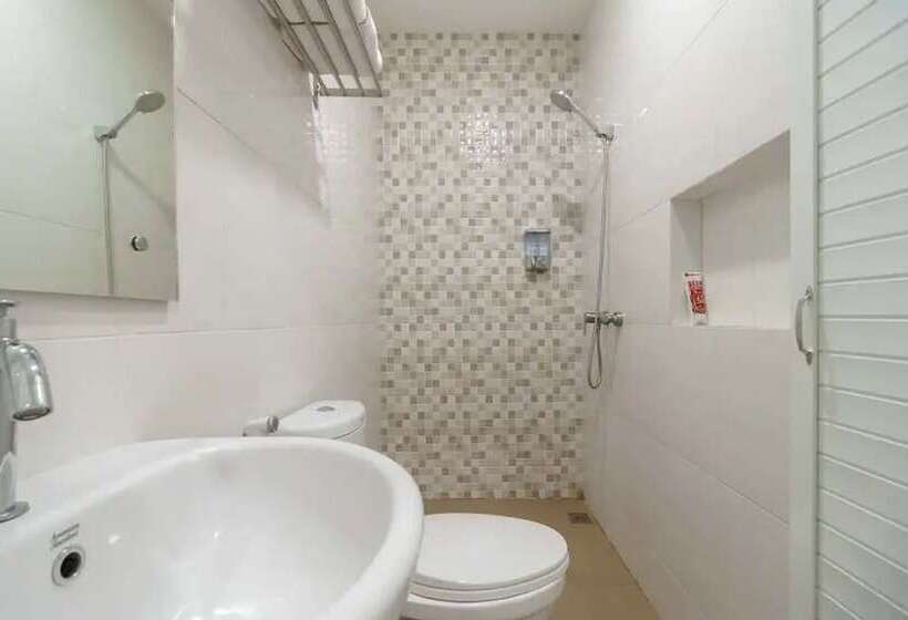 בית מלון כפרי Reddoorz Plus @ Cemara Asri Medan