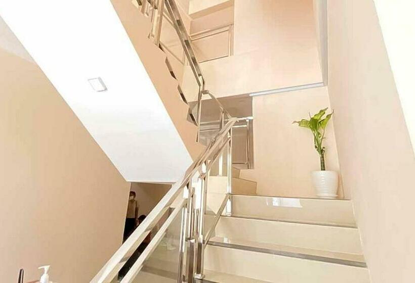 ホテル Reddoorz Plus At Permata Gueshouse Lampung