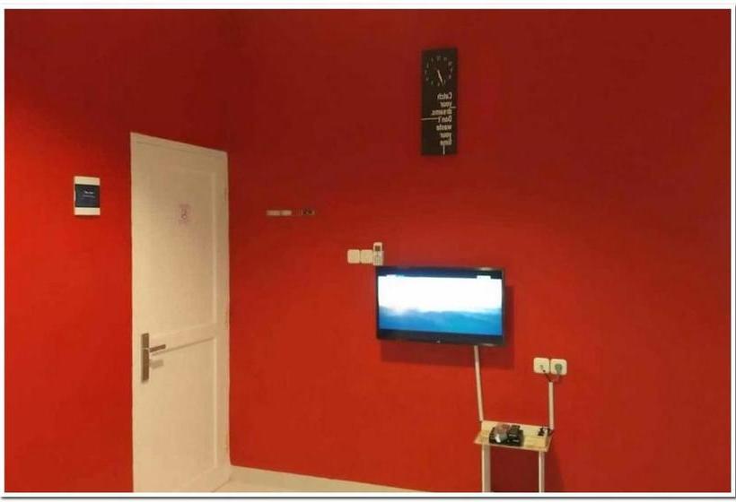 Отель Reddoorz @ Sindangbarang Bogor