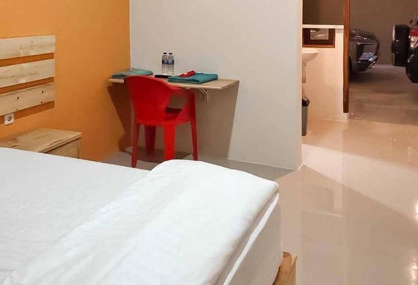 酒店 Reddoorz Syariah @ Haurgeulis