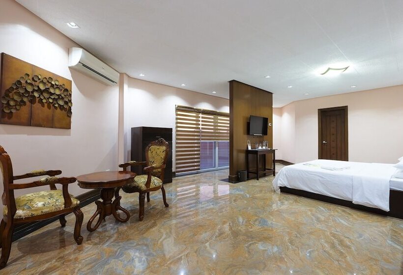 Japi Traveller S Hotel & Restaurant   Main