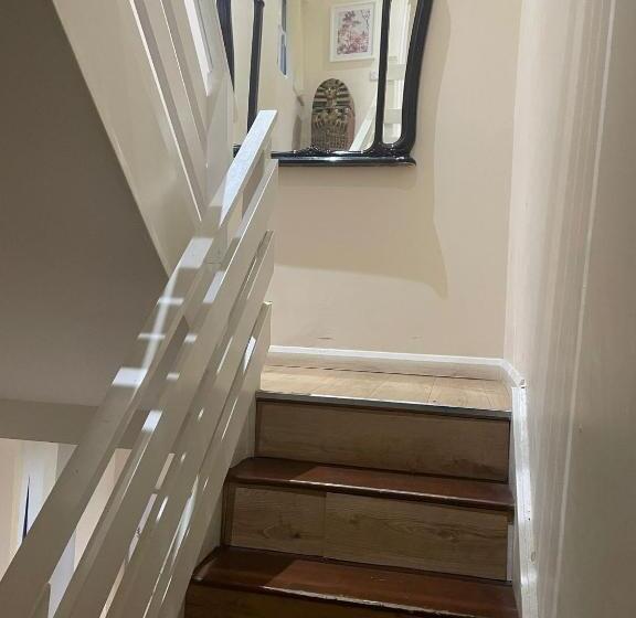 펜션 A A Guest Rooms Thamesmead