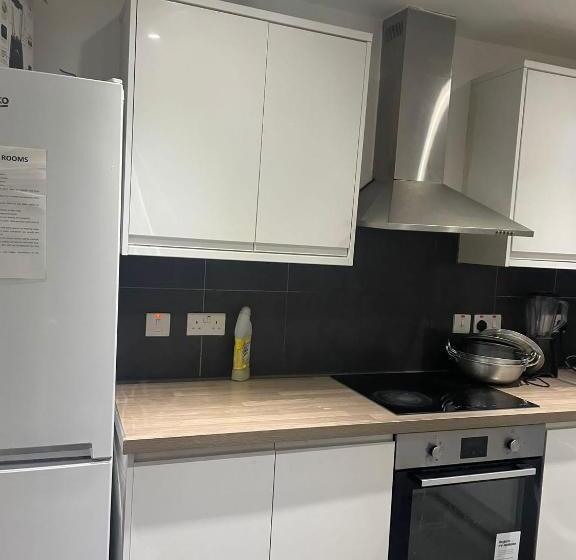 펜션 A A Guest Rooms Thamesmead