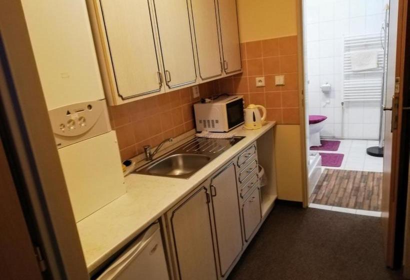 Пансион Restaurant Penzión Hevil