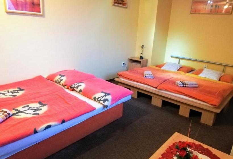 Пансион Restaurant Penzión Hevil