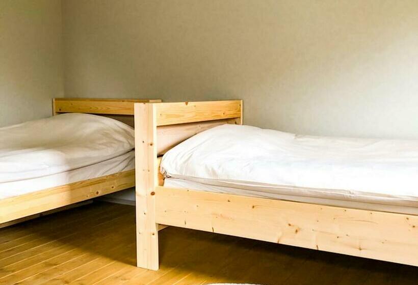 بنسيون The Room