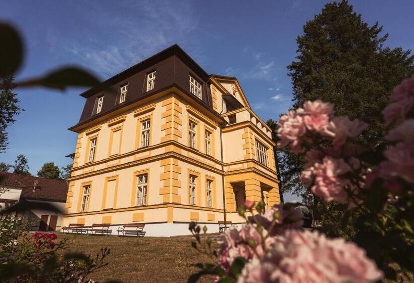 بنسيون Zámeček Waldsteinovo Zátiší