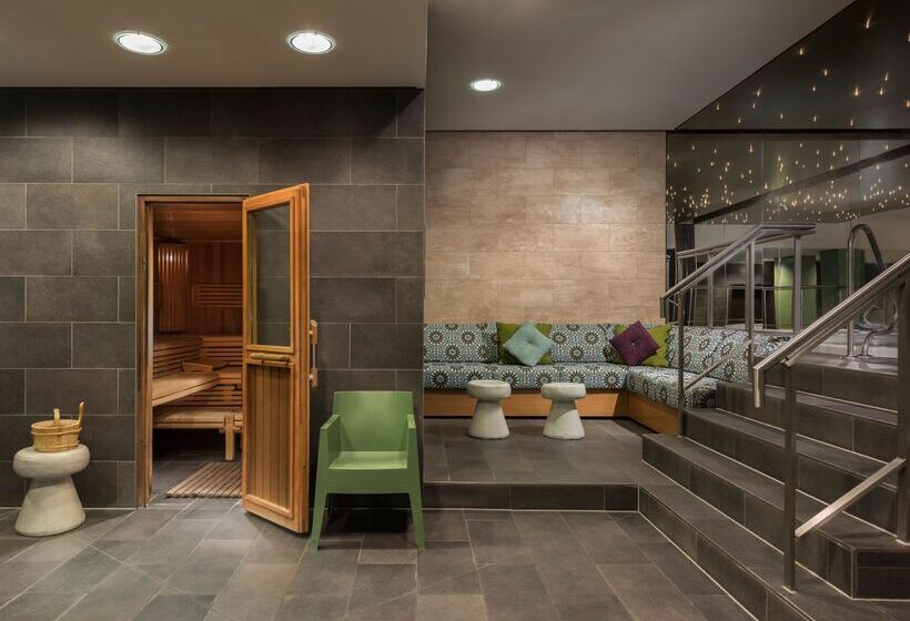 Adina Apartment Hotel Berlin Hackescher Markt