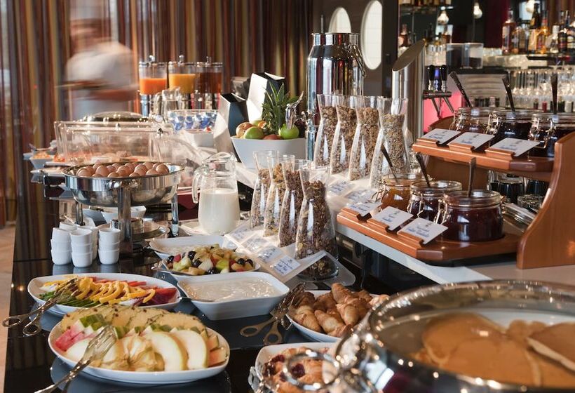 Adina Apartment Hotel Berlin Hackescher Markt