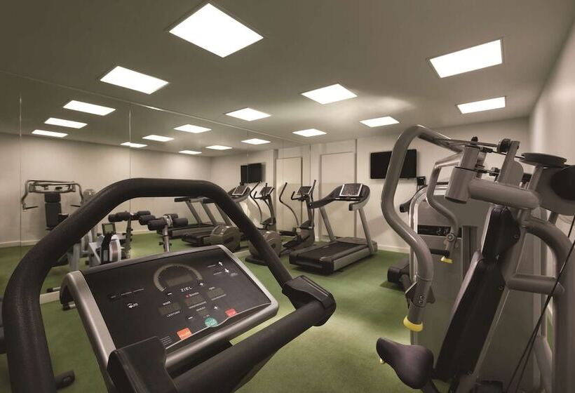 Adina Apartment Hotel Berlin Hackescher Markt