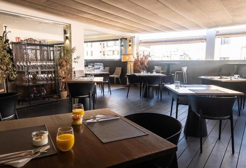 فندق Adonis Capital