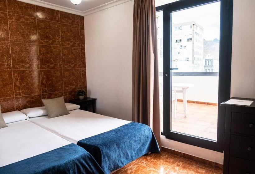 فندق Adonis Capital