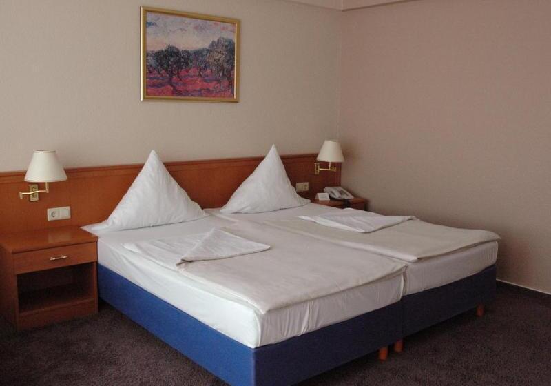 Caravelle Hotel Im Park