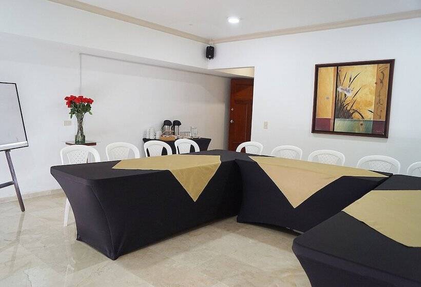 ホテル Ayenda 1416 Castellana Real