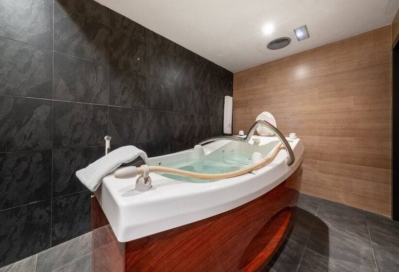Отель Castilla Termal Burgo De Osma