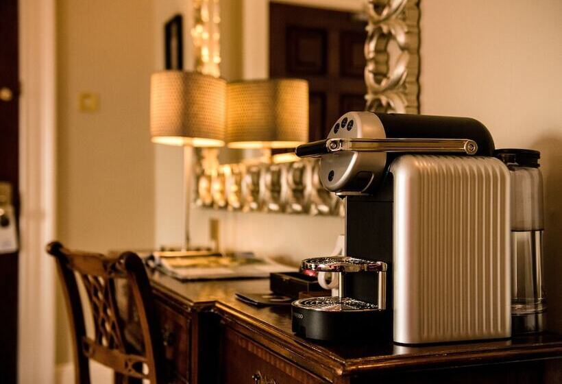 בית מלון כפרי Townhouse On The Green