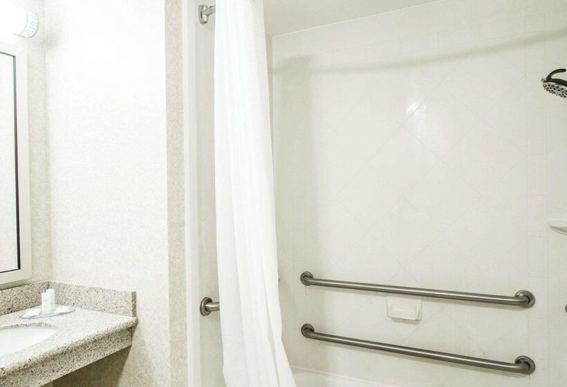 Отель Comfort Inn & Suites Scarborough Portland