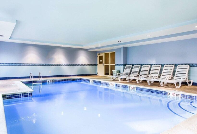 Отель Comfort Inn & Suites Scarborough Portland