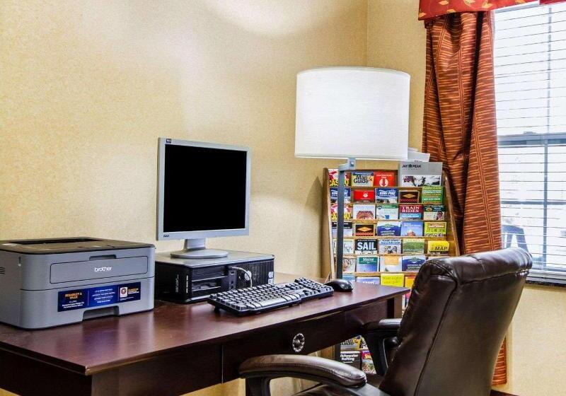 Отель Comfort Inn & Suites Scarborough Portland