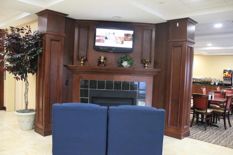 Отель Comfort Inn & Suites Scarborough Portland