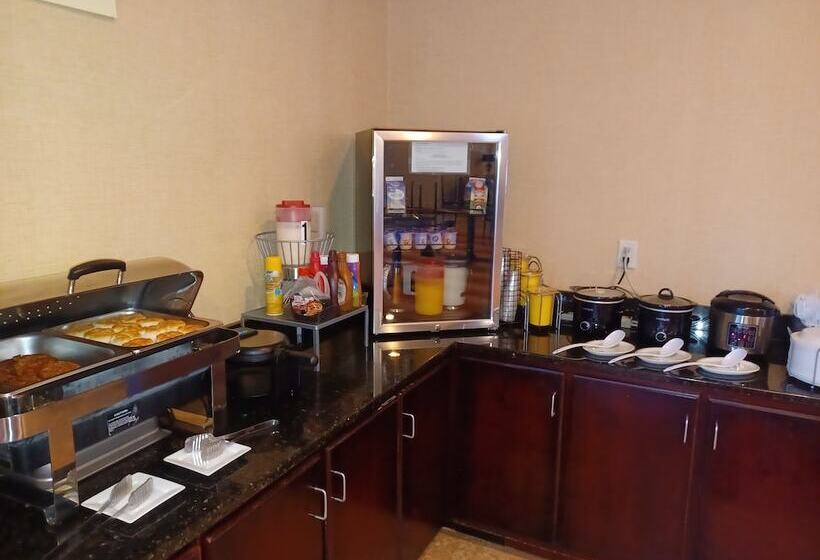 Отель Days Inn By Wyndham Semmes Mobile