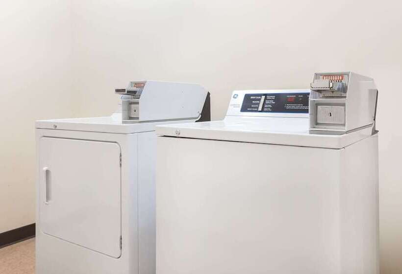 Отель Days Inn By Wyndham Semmes Mobile