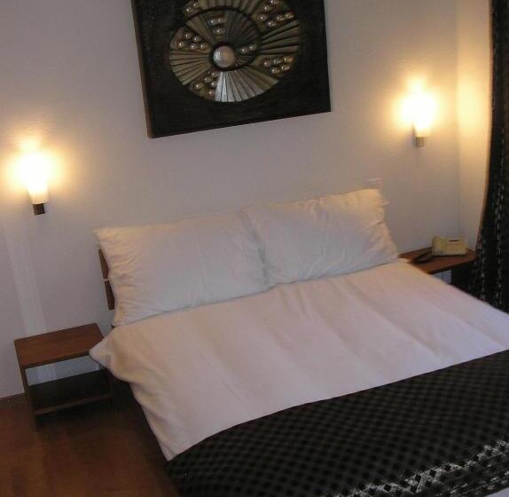 Отель De La Lande