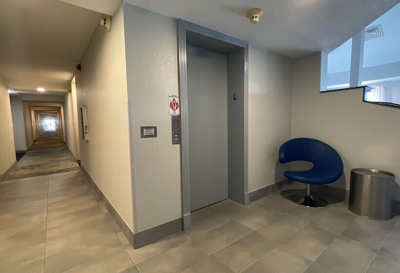 Destiny Palms Hotel Maingate West