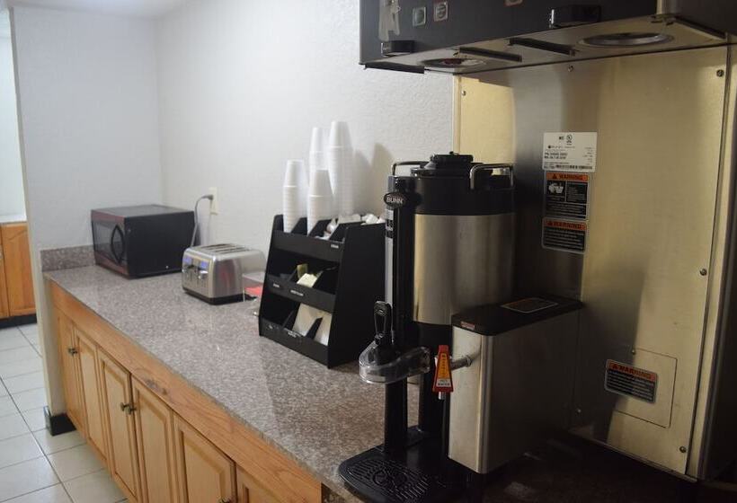 Destiny Palms Hotel Maingate West